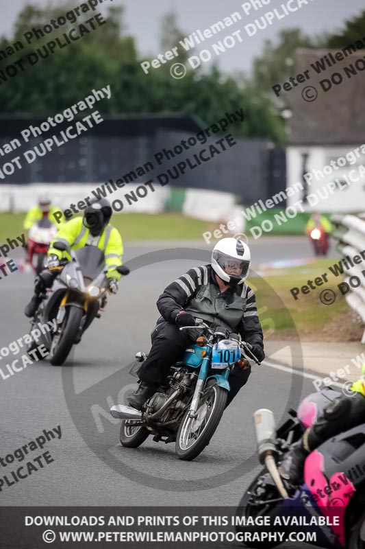 Vintage motorcycle club;eventdigitalimages;mallory park;mallory park trackday photographs;no limits trackdays;peter wileman photography;trackday digital images;trackday photos;vmcc festival 1000 bikes photographs